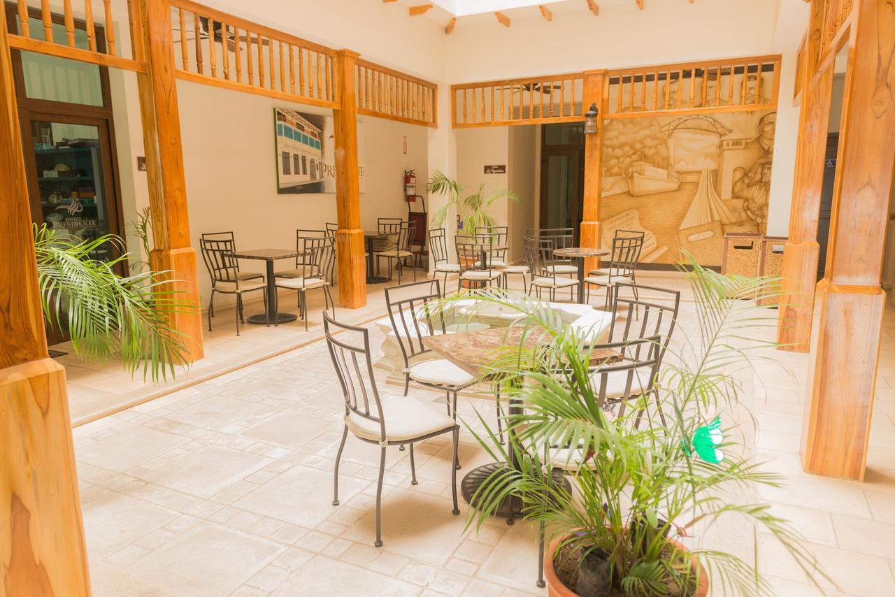 Hotel Presidente ลาส ทาบลาส ภายนอก รูปภาพ