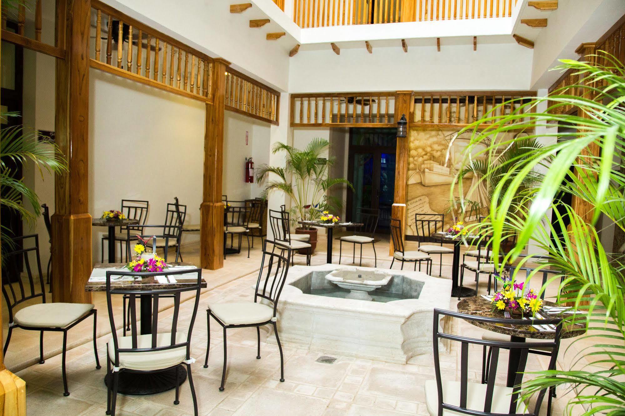 Hotel Presidente ลาส ทาบลาส ภายนอก รูปภาพ
